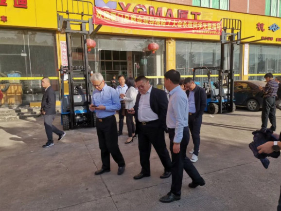 情暖永新昌丨熱烈歡迎廈門總商會舉辦的哈工大會長班同學(xué)光臨廈門永新昌參觀指導(dǎo)。